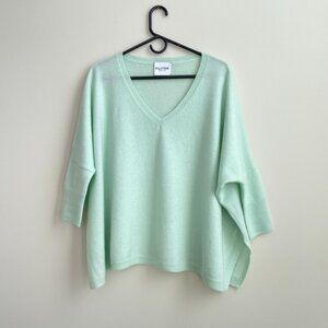 Kujten Pure Cashmere Oversized V-Neck Sweater in Pastel Mint (Size M)